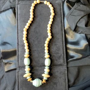 Vintage necklace very pretty wood and painted necklace..
